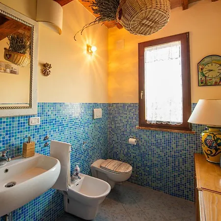 L'olivo Gina, Minnie's Holiday home