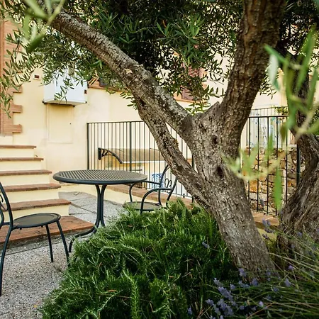 L'olivo Gina, Minnie's Holiday home